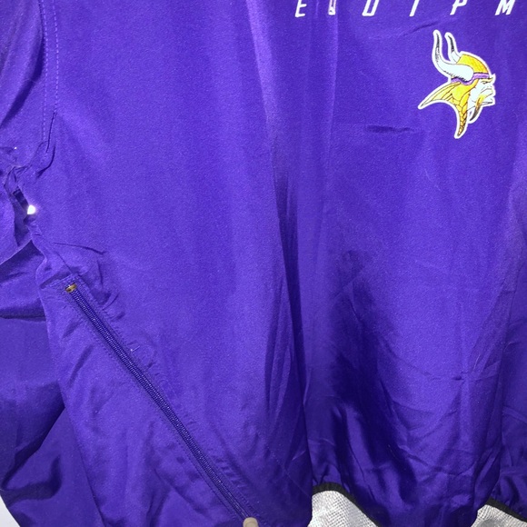 Minnesota Vikings pull over wind breaker. - Picture 5 of 5